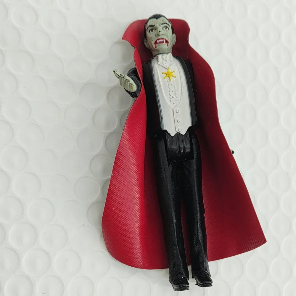 Universal Monsters Dracula Vampire Toy w/ Cape Spooky Vintage 1980 Remco 3.75